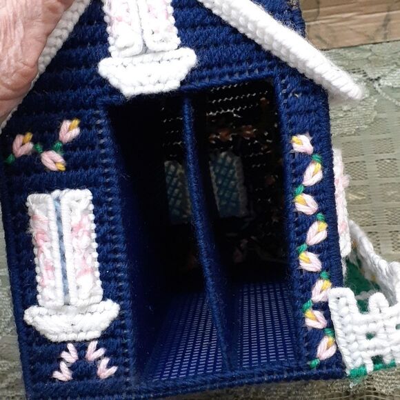 2 STORY COTTAGE  HANDMADE PLASTIC CANVAS TISSUE STATIONARY ORGANIZER - Picture 7 of 7
